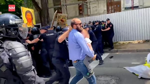 În capitală au avut loc altercații între participanții la marșul Familiei și oamenii legii