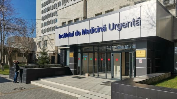 Un bărbat s-ar fi aruncat în gol de la etajul opt al Institutului de Medicină Urgentă. Precizările instituției