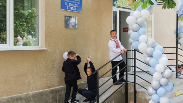 Elevii din clasa a patra vor putea primi din nou note, la două discipline. MEC lansează un proiect pilot