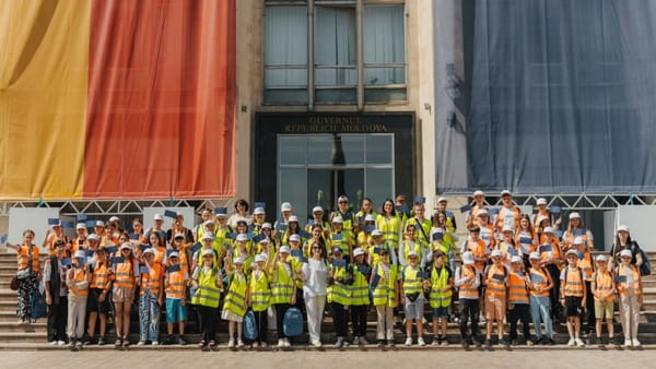 Sute de elevi din satele R. Moldova vor vizita Chișinăul în mod gratuit. Ce include itinerarul