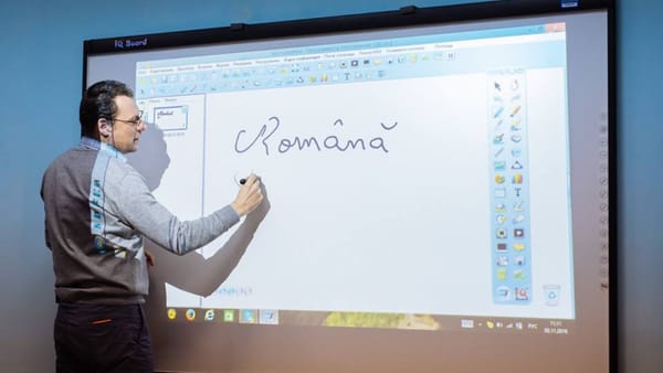 Încă 78 de profesori din școlile alolingve din R. Moldova vor urma cursuri de limba română peste Prut