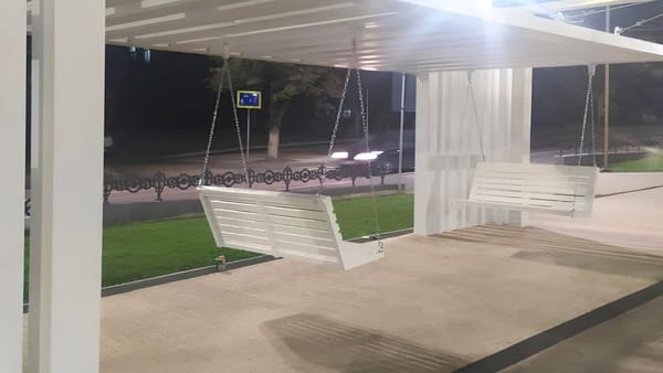 Leagănele de pe aleea „Grigore Vieru” din capitală au fost demontate. Precizările autorităților