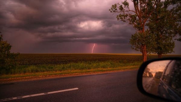 Caz tragic în raionul Ungheni. O femeie din satul Chirileni a murit după ce a fost lovită de fulger
