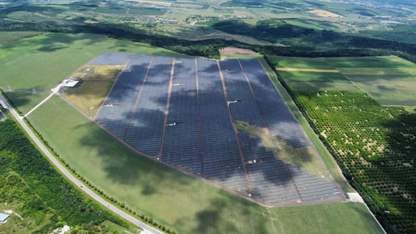 În raionul Strășeni a fost inaugurat cel mai mare parc fotovoltaic din R. Moldova