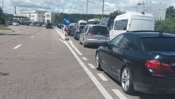Traficul intensiv de la Leușeni a fost fluidizat: Punctul de trecere a frontierei activează în regim normal