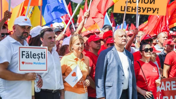 Miting antiguvernamental în centrul Chișinăului. Poliția susține că a fixat mai multe cazuri de oferire a banilor