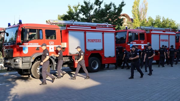 Pompierii moldoveni contribuie și în acest an la stingerea incendiilor de vegetație din Grecia