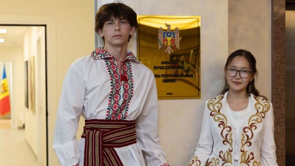 R. Moldova a inaugurat ambasada din Kazahstan. Doi conaționali au primit Diplome de Onoare ale Guvernului