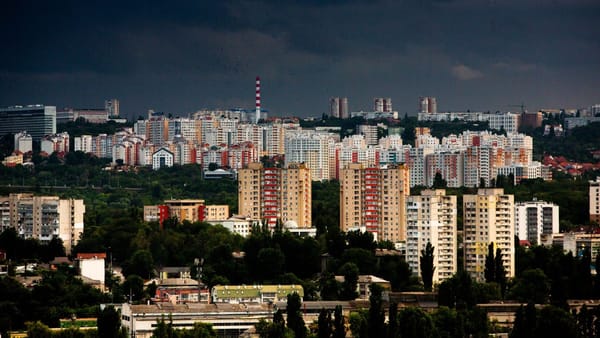 Cod galben de ploi puternice în toată țara. Se așteaptă acumulări de apă de 15-45 litri pe metrul pătrat