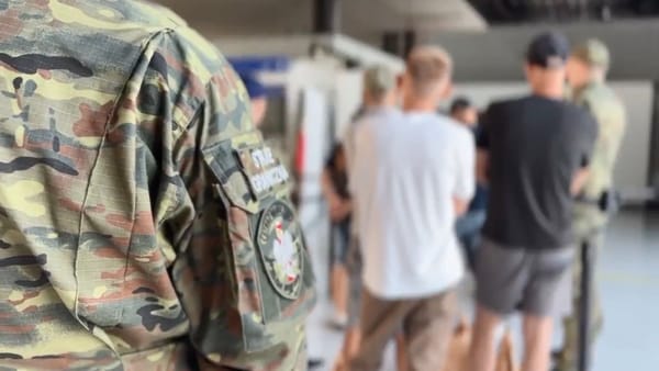 VIDEO/ Treisprezece cetățeni moldoveni au fost deportați din Polonia