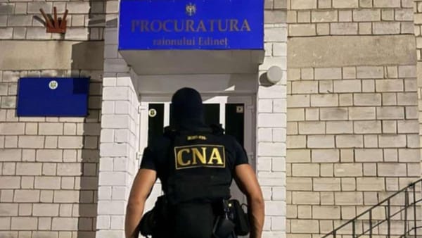 Un avocat, doi intermediari și un procuror din raionul Edineț, reținuți într-un dosar de corupție