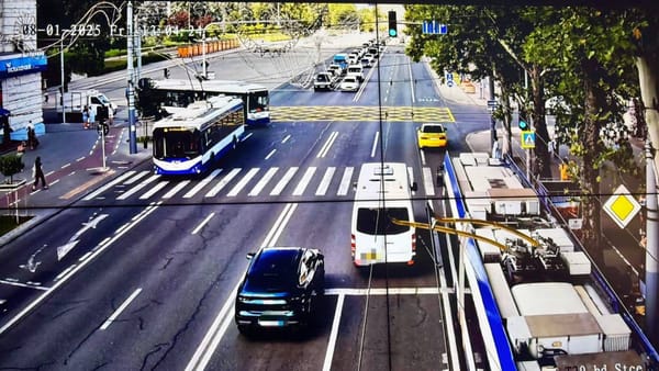 La intersecția bulevardului Ștefan cel Mare și Sfânt cu strada Pușkin din Chișinău a fost aplicat un nou marcaj rutier