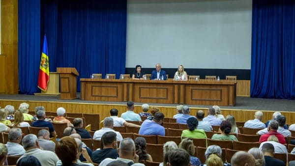 Socialiștii acceptă comuniștii în componența Blocului electoral Patriotic