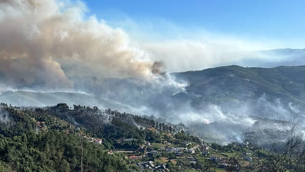Alertă de călătorie în Portugalia. Chișinăul atenționează despre riscul extrem de incendii de vegetație
