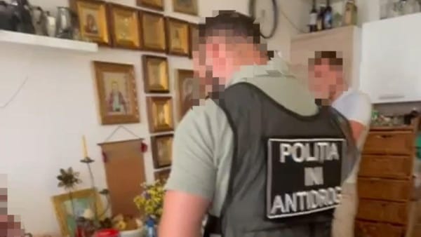 Trei persoane, printre care un preot, cercetate penal pentru trafic de droguri