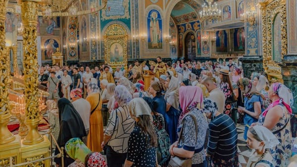 Creștinii ortodocși de stil vechi îl sărbătoresc pe Sfântul Mare Mucenic Pantelimon