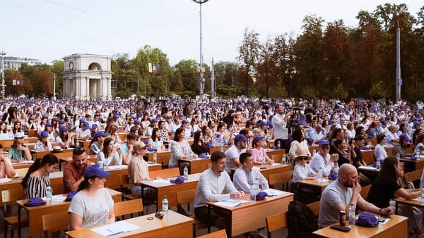 Peste 700 de persoane s-au înscris pentru participare la Marea Dictare Națională