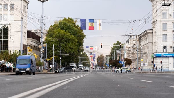 Circulație sistată în centrul capitalei. Cum circulă transportul public