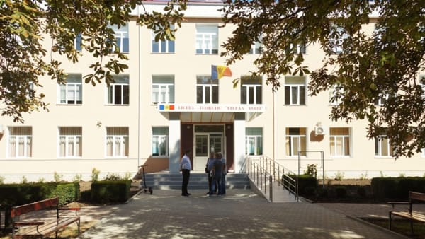 Liceul din orașul Ștefan Vodă va începe noul an școlar cu acoperiș nou și infrastructură modernizată