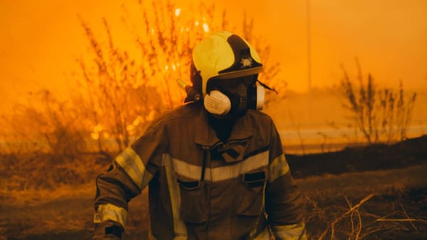 Pompierii moldoveni intervin a doua zi la stingerea incendiilor din Grecia