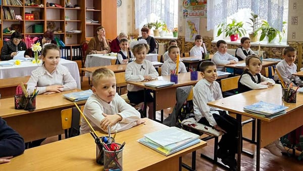 În atenția părinților și tutorilor: Pentru a primi sprijinul unic de 1.000 de lei NU trebuie să deschideți cont la o anumită bancă