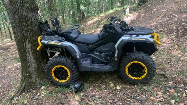 Tragedie într-o pădure din Căpriana. O femeie de 35 de ani a murit după ce s-a răsturnat cu ATV-ul