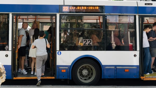 Aproape jumătate de milion de călători circulă zilnic cu transportul public din Chișinău. Date de la primărie