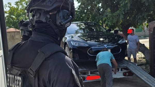 Detalii de la Poliție despre cele 60 de percheziții din sudul țării. Trei persoane au fost reținute pentru 72 de ore