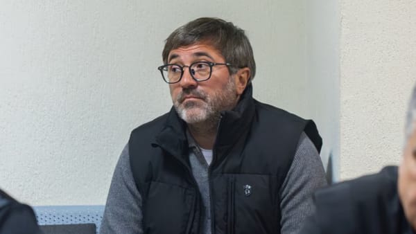 Un fost deputat, reținut într-un dosar penal de spălare de bani în proporții deosebit de mari