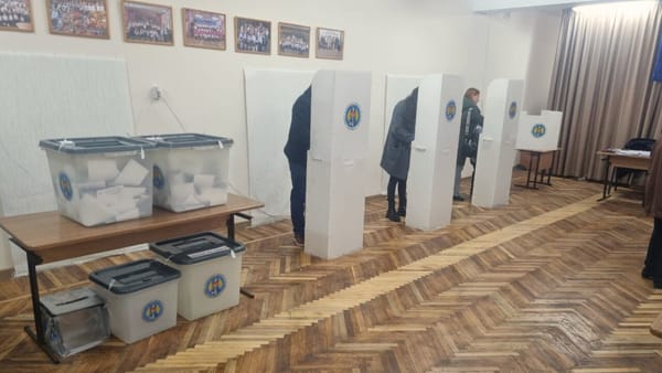 Alegătorii pot verifica fizic sau online corectitudinea întocmirii listelor electorale