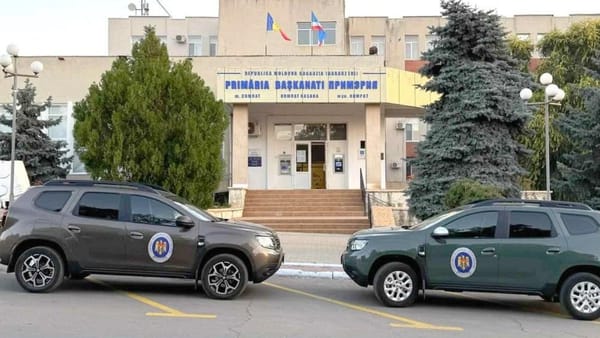 Doi viceprimari din Comrat, cercetați pentru abuz de serviciu. Unul dintre ei a fost reținut pentru 72 de ore