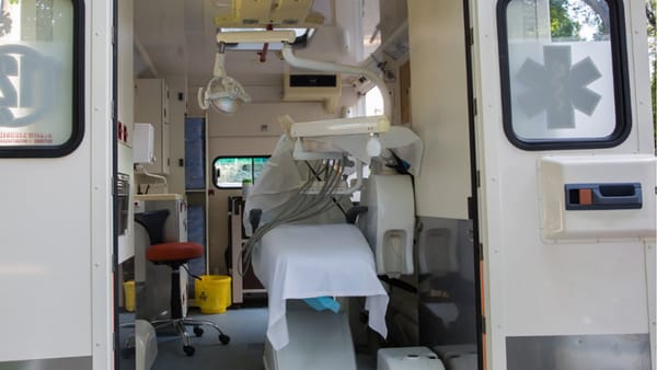 Locuitorii din trei raioane vor beneficia gratuit de servicii stomatologice și screening pulmonar
