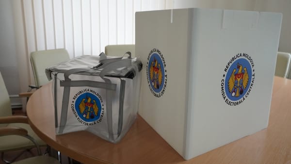 Alegătorii pot depune cereri pentru votul cu urna mobilă