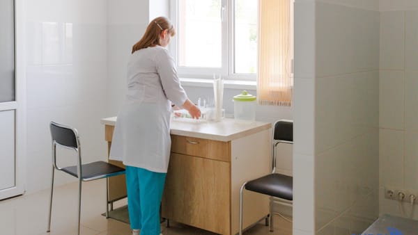 Cinci centre medicale din țară vor fi modernizate cu sprijinul CNAM