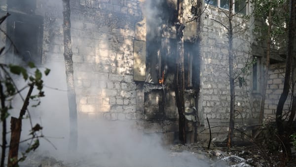 Incendiu într-o clădire părăsită de pe teritoriul Liceului „Aristotel” din capitală. Victime nu au fost raportate