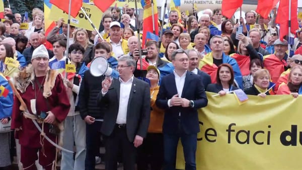 Partidul de guvernământ a organizat un marș în centrul Chișinăului