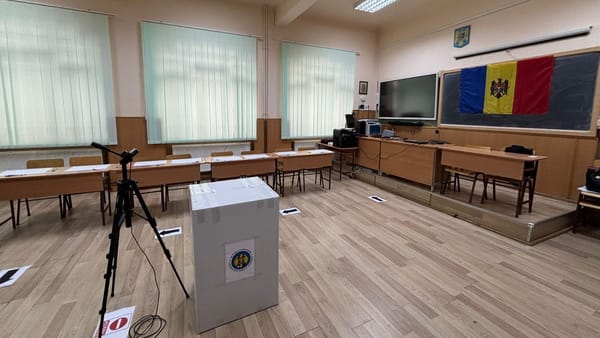 O persoană a dispersat spray lacrimogen într-o secție de votare din Iași. Chișinăul anunță că nimeni nu a avut de suferit