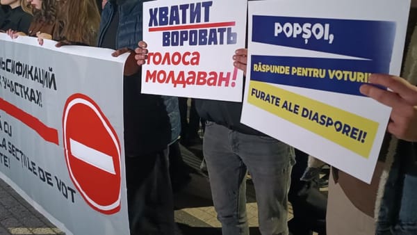 Protest la Ministerul de Externe. Manifestanții cer „să nu fie falsificate voturile” moldovenilor din diasporă