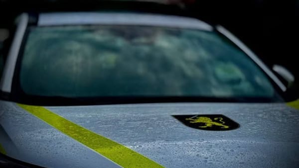 Pe drumurile din țară se circulă în condiții de ploaie. Recomandările Poliției pentru șoferi și pietoni