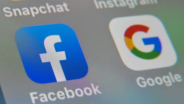 Doi senatori americani au cerut companiilor care dețin Facebook și Google să combată propaganda rusă înaintea alegerilor din R. Moldova