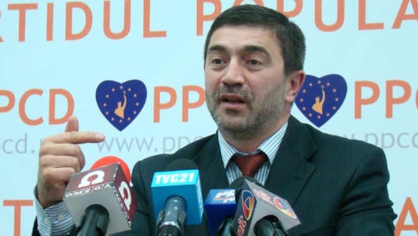 Iurie Roșca va petrece doar patru ani după gratii. Curtea de Apel i-a redus durata pedepsei cu doi ani