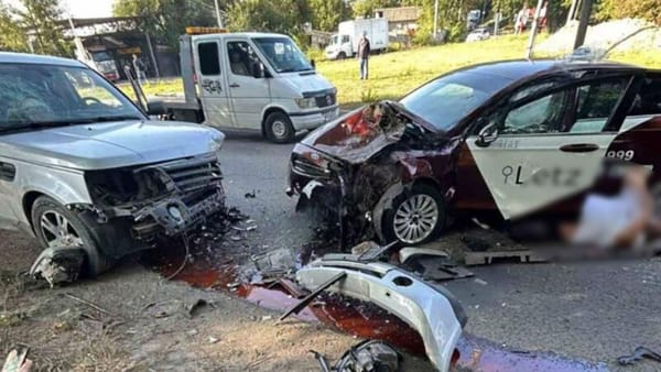 Grav accident în capitală, cu implicarea unui taxi. Patru persoane au transportate la Institutul de Medicină Urgentă