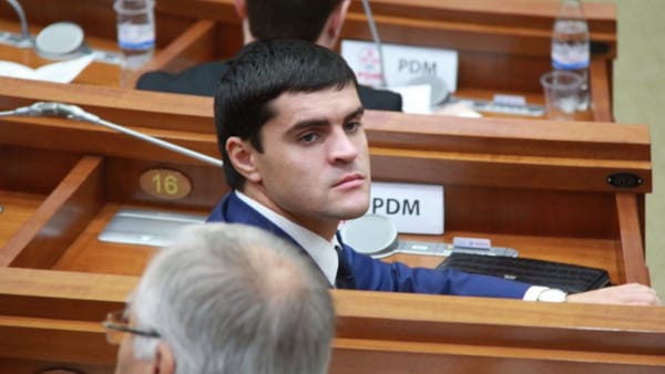 Fostul deputat Constantin Țuțu are interdicția de a părăsi teritoriul Greciei