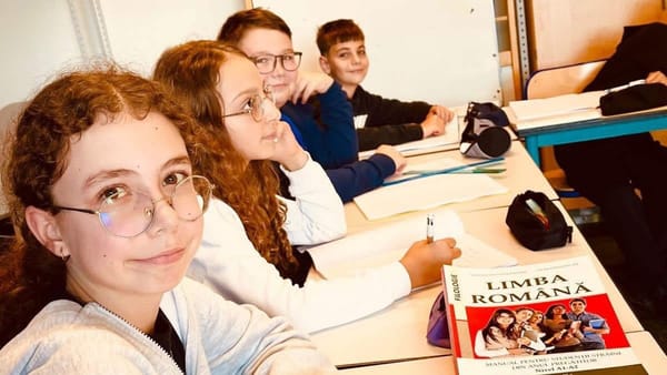 Româna ar putea deveni limbă străină obligatorie în școlile din Franța. Ministerul Educației de la Paris a demarat un program pilot
