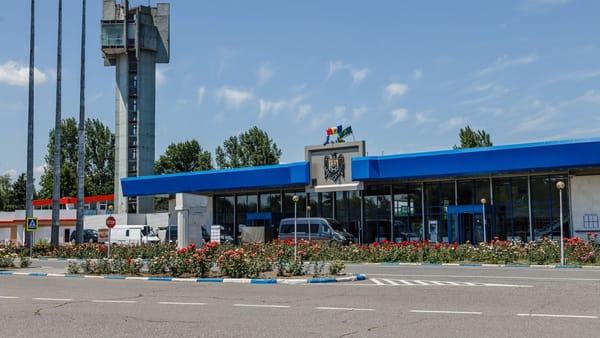 Camioanele care ies prin postul vamal de frontieră Leușeni vor trebui să se programeze în rândul electronic