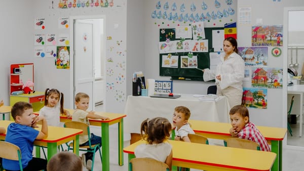 Peste 400 de tineri profesori s-au angajat anul acesta în școlile și grădinițele din țară