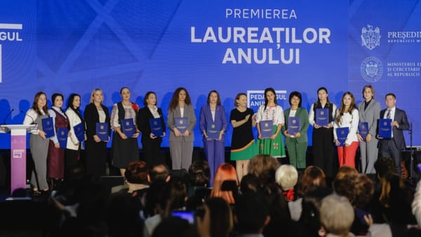 Ziua Profesională a Lucrătorilor din Învățământ. La concursul „Pedagogul anului 2025” au fost premiate 13 cadre didactice