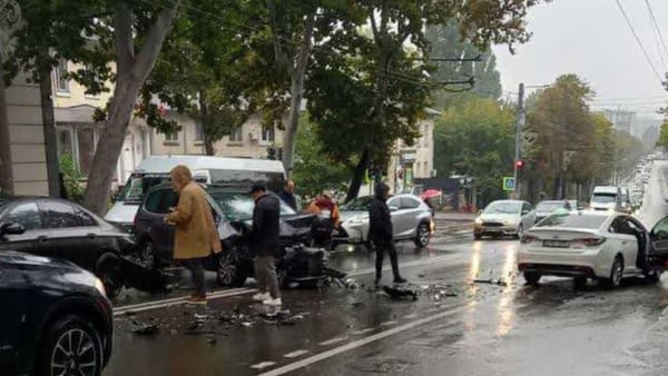Aproape 40 de accidente rutiere în doar 90 de minute. Șoferii sunt îndemnați să circule cu atenție