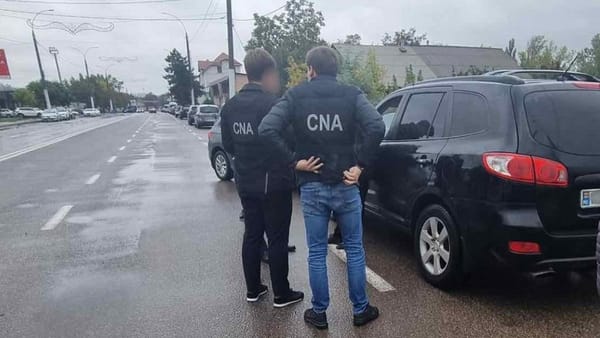 Bărbat reținut pentru trafic de influență. Ar fi pretins suma de 2.500 de euro pentru perfectarea unui permis de conducere