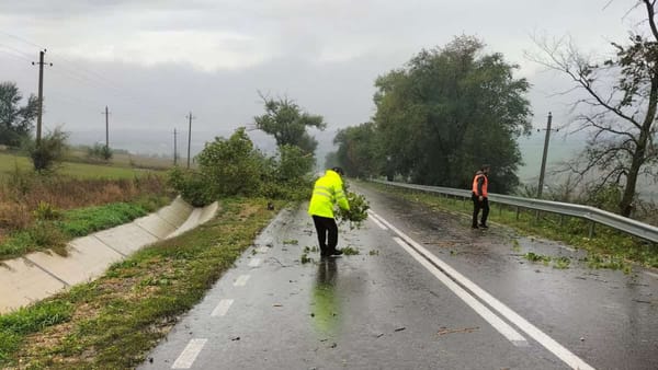 Reguli de securitate în perioada ploilor îndelungate. Recomandările salvatorilor pentru cetățeni